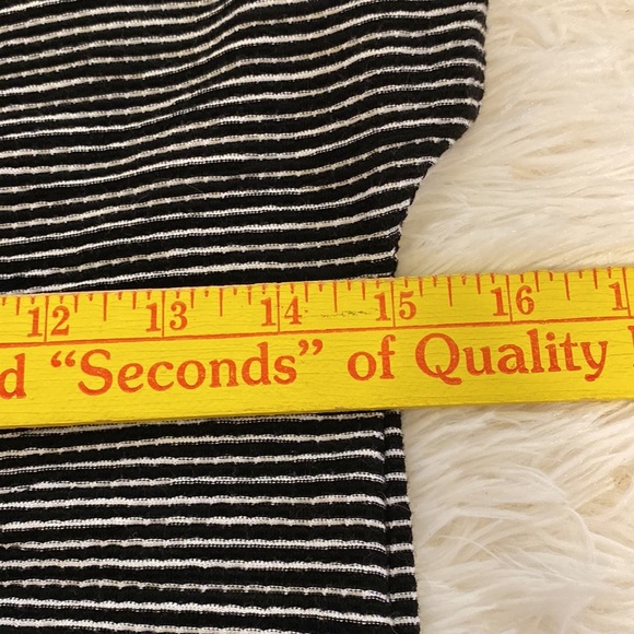 MAX EDITION BLACK & WHITE STRIPE CAP SLEEVE SHIRT SIDE ACCENT Size M NWT - Picture 7 of 13